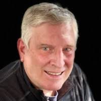 Maxine Hood's Instagram, Twitter & Facebook