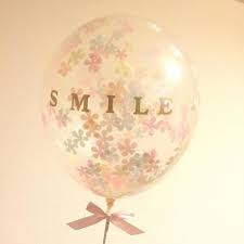 100均アイテムで簡単diy バルーンワンズ が可愛すぎる 結婚式準備はウェディングニュース 誕生日 飾り付け 100均 コンフェッティバルーン バルーン ウエディング