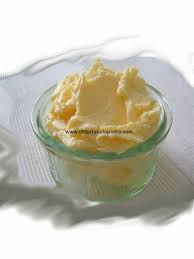 É fondamentale lasciare la panna fresca in frigo in modo che sia il più possibile fredda.; Come Fare Il Burro In Casa