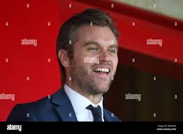 Dagenham manager Daryl McMahon (R) looks