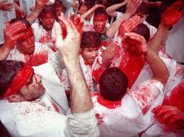 الشيعة في العراق وفي بلدان أخرى اعتادوا كل عام على إحياء طقوس عاشوراء، ذكرى مقتل الإمام الحسين بالقرب من. Ø´Ù‚ Ø§Ù„ØµØ¯ÙˆØ± ÙˆÙ„Ø·Ù… Ø§Ù„Ø®Ø¯ÙˆØ¯ ÙˆÙ…ÙˆØ§ÙƒØ¨ Ø¹Ø²Ø§Ø¡ Ø£ØºØ±Ø¨ Ø¹Ø§Ø¯Ø§Øª Ø§Ù„Ø´ÙŠØ¹Ø© ÙÙŠ Ø§Ø­ØªÙØ§Ù„Ø§Øª Ø¹Ø§Ø´ÙˆØ±Ø§Ø¡ ÙÙŠØ¯ÙŠÙˆ ÙˆØµÙˆØ± Ø§Ù„Ø¹Ø§ØµÙ…Ø© Ù†ÙŠÙˆØ²