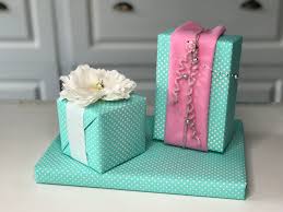 Nach der bescherung türmt sich dann ein müllberg von papier, der eigentlich viel zu schade zum zerreißen wäre. Geschenke Verpacken Wie Ein Profi Teil 1 Die Basics Der Schachtel Shop