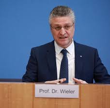 On the international stage, the expert knowledge of the robert koch institute scientists is in great demand. Berliner Bezirksamt Untersagte Livestream Einer Corona Pressekonferenz Welt