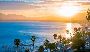 Phillipe and catherine's prefab cabin on the waterfront is a perfect lunch spot. Platz 10 Cannes Frankreich News At