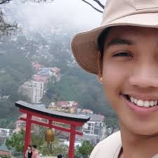 Oo pangit ako, maitim ako pero never kong ikinahiya sarili ko. At tong  pangit at maitim na to marunong magpasaya ng maraming tao. 😁