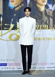Lee kwang soo is set to greet fans this month with a special fan meeting! 9 Korean Actors With The Height Of 187 Cm That Wow With Great Figures Part 1 Kpopmap