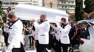Ο 34χρονος τράπερ, mad clip κηδεύεται στο κοιμητήριο του παλαιού. Lhj4v224 Cngpm