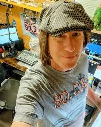 Kenny Poling's Instagram, Twitter & Facebook