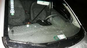 Além dos danos a este carro, a chuva também derrubou o teto de um supermercado. Chuva De Granizo Como Proteger O Aquecedor Solar
