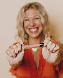 I love your lip gloss" Me: Thanks, it's crab Rangoon grease