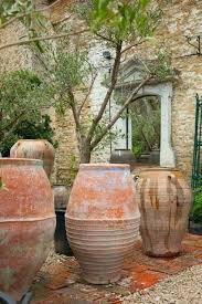 Jardins Le Blog De Adeline Beautiful Gardens Garden Urns Mediterranean Garden