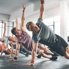 Am eingang grüßen buddhas, sehr dezent sind dagegen die beiden übungsräume des zentral gelegenen studios. Hatha Yoga Kraftvoll Und Bewusst Deine Mitte Finden Fit For Fun