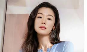 Hong Kong 5th-richest billionaire Joseph Lau's 28-year-younger wife Kimbee  Chan rises from journalist to power player behind husband's fortune