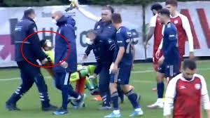 Fenerbahçe'den yapılan açıklamada, harun tekin ile 3+1 yıllık sözleşme imzalandığı belirtildi. Fenerbahceli Kaleci Harun Tekin In Elmacik Kemigi Kirildi Son Dakika Spor