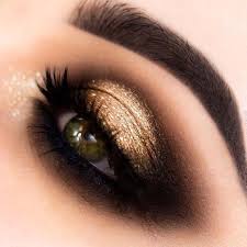 Black And Gold Smokey Eye Makeup Beautiful Smokey Eye Make With Golden Touch Amazing Modren Villa Black Eye Makeup Gold Makeup Looks Black Makeup