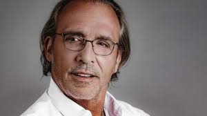 "Il talento di essere tutti e nessuno": Luca Ward in scena a Caulonia  Marina l'1 giugno 2025