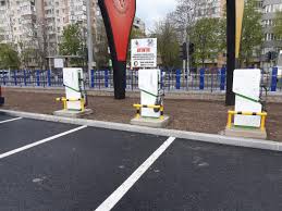 Zona buna cu scoli și grădinițe. Unul Dintre PuÈ›inele Lucruri Bune FÄƒcute In Sectorul 4 Parcare Cu StaÈ›ii De IncÄƒrcare Pentru MaÈ™ini Electrice Romania