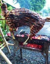 Nasi goreng indonesia aromanya berbeda dengan nasi goreng dari negara asia lain, baunya lebih bersahaja dan berbau asap, hal ini karena nasi goreng di indonesia diberi kecap manis atau kadang kala terasi, dan rasanya lebih kuat dan pedas dibanding nasi goreng cina. Kambing Guling Satekambingsolo