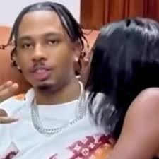 Dancehall artiste 450 rejects an eager fans’ kiss.😳😳, Who’s wrong here? ,  #boomchampionstt #boom94