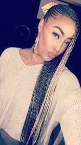 Henson a décidé d`un magnifique ensemble de tresses fulani pour promouvoir l`empire en afrique du sud. Tresses Africaine Modele