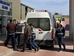 Ayvalık'ta midilli adası'na gitmek isteyen 24 düzensiz göçmen yakalandı. Ayvalik Ta 9 Kisinin Oldugu Tekne Faciasina 5 Tutuklama Ntv