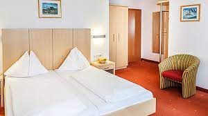 Ubicación del establecimiento si decides alojarte en hotel glasererhaus, disfrutarás de una fantástica ubicación en el centro de zell am see, a solo 1 min en coche de lago. Hotel In Zell Am See 3 Sterne Hotel Glasererhaus