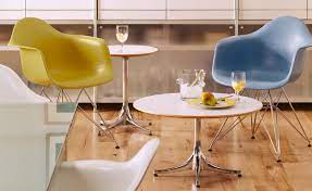 Extends to six feet by pulling out the concealed racks in each end. Nelson Pedestal Table Hivemodern Com