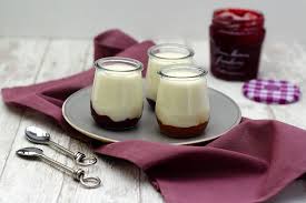 Yaourts Onctueux Sur Fond De Confiture Facon Bonne Maman Amandine Cooking Recette Yaourt Avec Yaourtiere Confiture Recette Yaourt Maison
