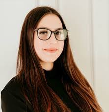 Heather Beech's Instagram, Twitter & Facebook