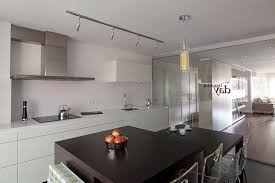 Piscina con pared de cristal by gunitec concept pools | homify. Paredes De Cristal Para Cocinas Pequenas