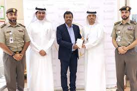 Thus, according to statistics, the vast majority of people living here are expats (about 88. Expat Industrialists From Kerala Given Golden Card Visa Of Uae Golden Visa Card Of Uae Industrialist Siblings From Kerala Win Golden Visa