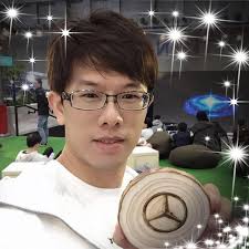 年紀增長我開始懂得放慢腳步，不再拼命節食運動、也不過度保養只為留住青春。」