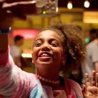 Spielfilm: Lars ist LOL