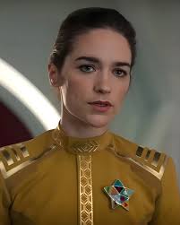 Melanie Scrofano (Captain Batel in SNW) did not treat meet like I am  seriously geoss or morally bankrupt, even after I said to her, "pitter  patter, Captain!" She laughed. Photo was snapped,