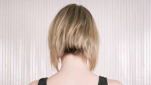 Elle se décline sous toutes les formes: Nettoyer Les Cheveux Superflus Au Niveau De La Nuque Avec Une Tondeuse
