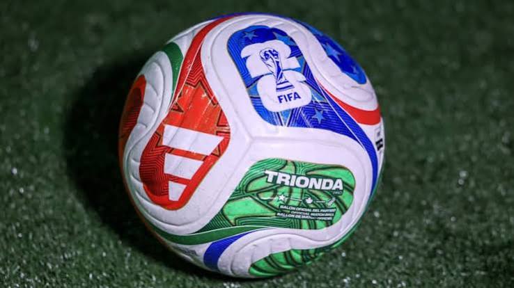 FIFA en adidas onthullen samen met legendes bal voor WK 2026 | Voetbal |  NU.nl