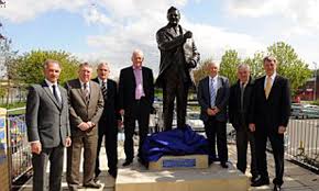 Don Revie statue unveiled at Leeds | Daily Mail Online