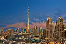 Burj khalifa atau sebelumnya bernama burj dubai merupakan sebuah pencakar langit di dubai, uni emirat arab ketinggian pencakar langit ini adalah 828 meter sehingga menjadikan gedung ini sebagai gedung tertinggi di asia sekaligus tertinggi di dunia. Perang Sengit Pencakar Langit Uae Ungguli Arab Saudi Halaman All Kompas Com