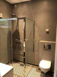 På nye bad bygges badet opp på vanlig måte med membran etc. Da Var Bad Med Mikrosement Pa Vegger Og Ostlandet Keramiske Facebook