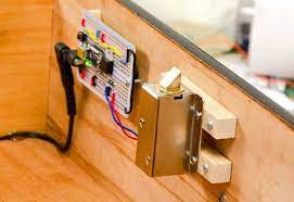 knock lock je deuren openen door te kloppen mancave elektrotechniek elektronica arduino