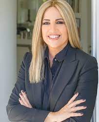 Είναι βουλευτής της β3 αθηνών από το 2015. H Fwfh Gennhmata Mila Sthn R Stekomai Apenanti Ston Dixasmo Enothtes Politikh Real Gr