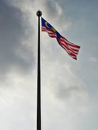 Diberi nama jalur gemilang, ia mula diguna pakai pada 26 mei 1950 yang mana mempunyai 11 jalur dan bintang berbucu 11. Senarai Bendera Malaysia Wikiwand