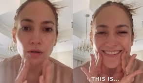 Jennifer Lopez faz vídeo sem filtro e de cara limpa: 'Essa sou eu, aos 54  anos, radiante e feliz'