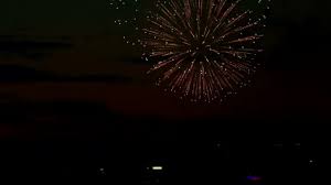Notre projet dure 3 minutes mais notre vidéo est d'environ 5 minutes car nous n'avons pas réussi à couper la musique. Feux D Artifice A Kiel Allemagne Video 3quarks C 115077714