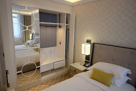 Nah, lemari ini cocok ditaruh di ruang minimalis. Tips Memilih Lemari Pakaian Yang Sesuai Untuk Kamar Tidur Halaman All Kompas Com
