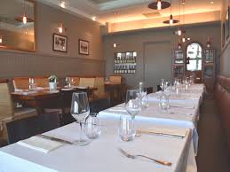 Conception compacte pour lui permettre d'être déplacer facilement, idéale dans la restauration, les bureaux, la productions et les entrepôts. Le Comptoir Et La Table Deauville Normandy Tourism France