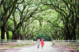 Take pictures in forsyth park. Ttg Features Culture And Cocktails In Savannah Georgia