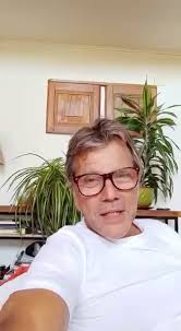 El actor Osvaldo Silva nos envía un gran saludo, que tengan excelente  domingo 💪🏼💪🏼