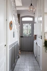 Realisation Atelier Devergne Entree Boiseries Et Porte Grises Sol Carreaux De Ciment Gris Verriere De Se Entree Maison Renovation Maison Deco Entree Maison