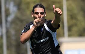 Das trikot ist gelb und blau gestreift, ist von adidas und in der groesse 152. Drittligist Atletico Baleares Verklagt Sturmer
